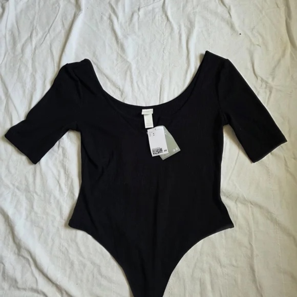 H&M Black Ribbed Scoop Neck Top - NWT - Picture 3 of 11